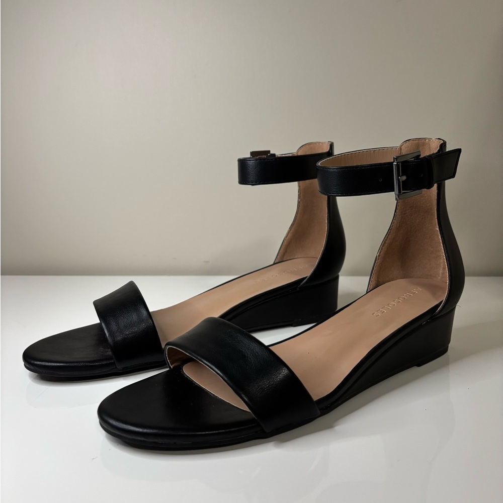 AEROSOLES Black Wedge Strappy Sandals
